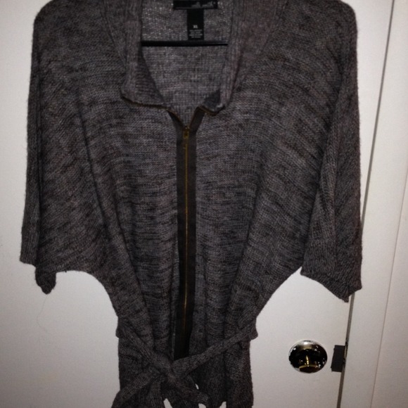 Short sleeve sweater