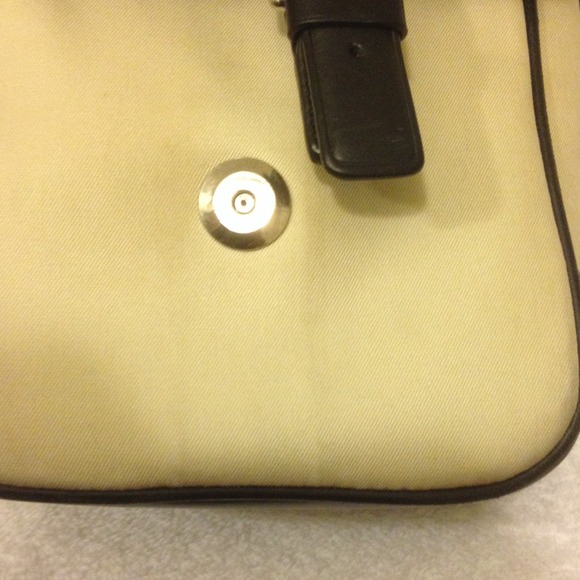 Authentic Coach Bag. - Picture 3 of 4