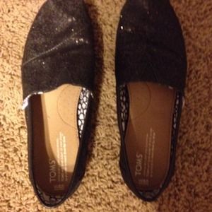 Black sparkly toms