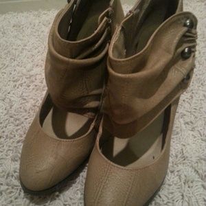 Steve Madden Luxe Tan Stud Booties Heels