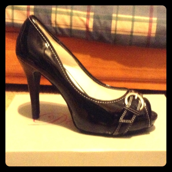 Black Heels with Cute Buckle - Picture 1 of 3