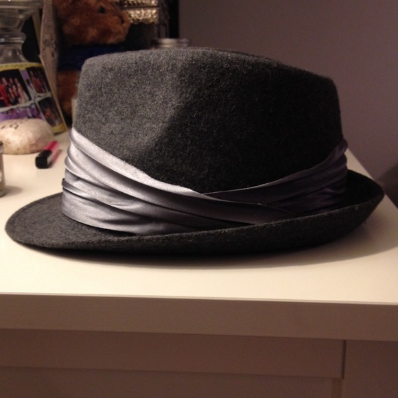 SOLD! ✨LAST CHANCE✨Cute Gray Fedora