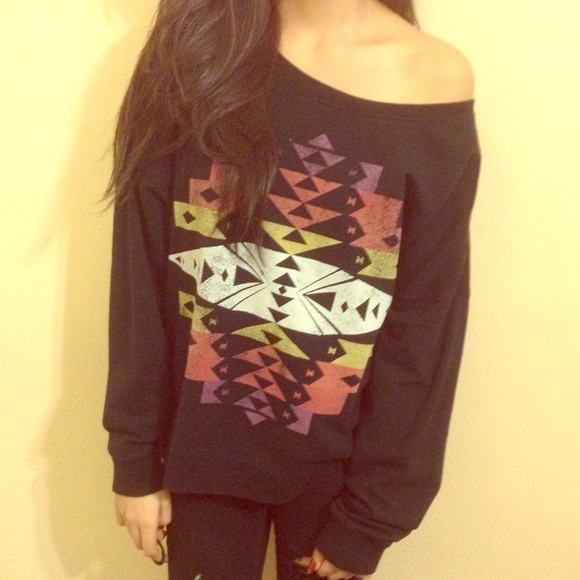 Forever 21 Black sweatshirt with tribal print