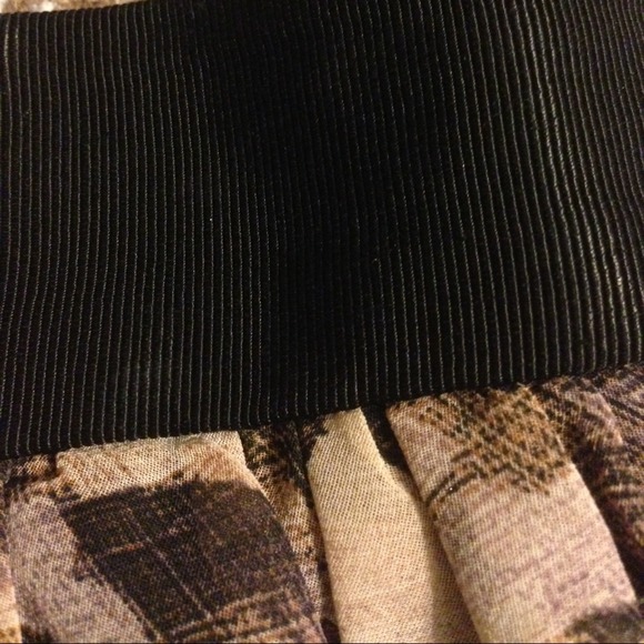 h&m fashionable skirt like new - Picture 2 of 3