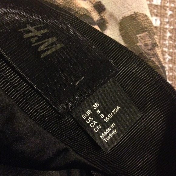 h&m fashionable skirt like new - Picture 3 of 3
