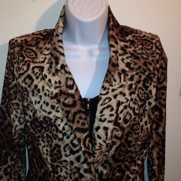 📦SOLD📦❗️❗️❗️Leopard blazer - Picture 3 of 5