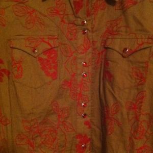 SOLD IN BUNDLE NWOT. Light brown pearl snap Roper