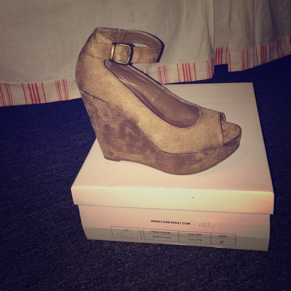 Heels - Picture 1 of 2