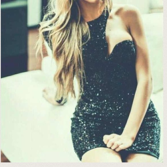 Black sequined fully lined beautiful dress