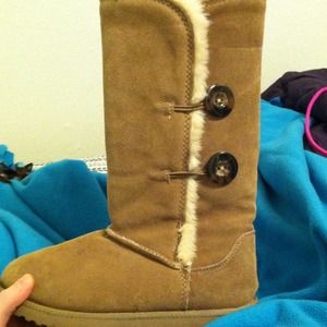 Size 6 xhilaration ugg boots