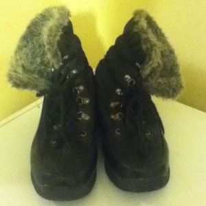 Cute snug warm snow/winter boots wore once only