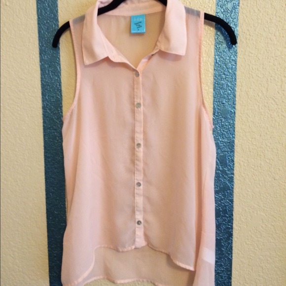 Thin Peach Sleeveless Button up