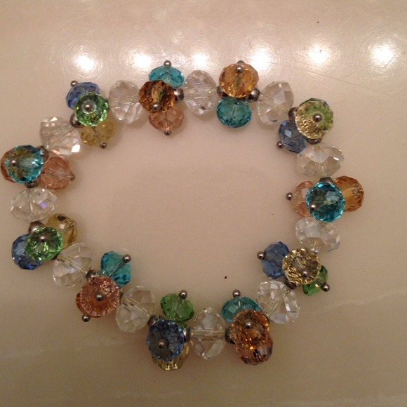 Multicolored accent bracelet