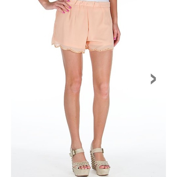 Scalloped hem shorts