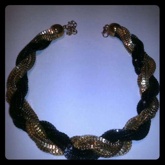 BLACK AND GOLD TWIST NECKLACE.