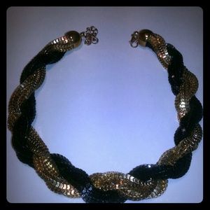 BLACK AND GOLD TWIST NECKLACE.