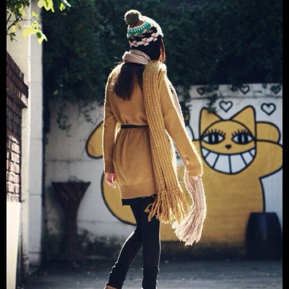 ❗️SALE❗️Two Tones Knitted Scarf - Picture 2 of 2