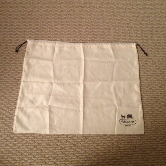 🚫BUNDLED🚫🎀COACH🎀 Large Cream Coach Dust Bag