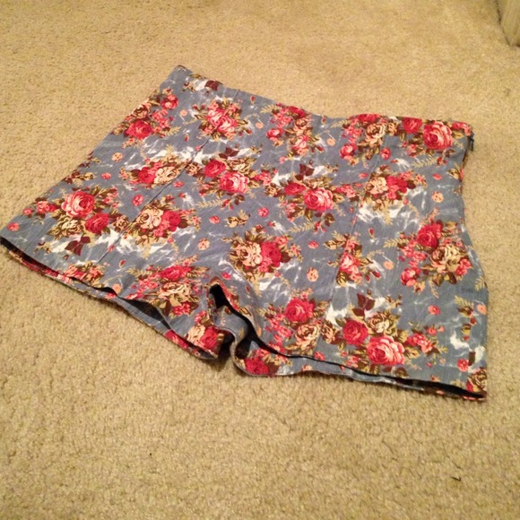 🎉Floral high rise fitted shorts🎉