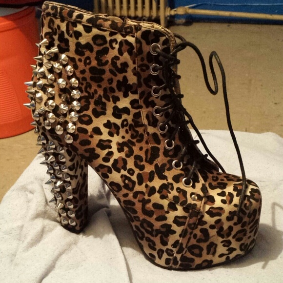Shoes - Spiked cheetah print shoes