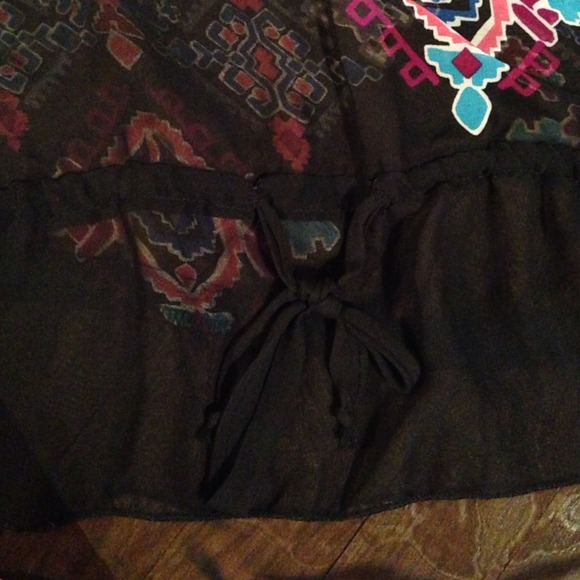 🚫SOLD🚫Multicolor tribal aztec top - Picture 3 of 4