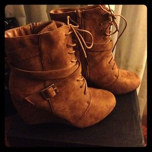 Chestnut wedge lace up boots