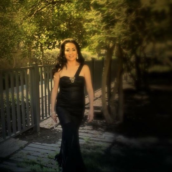 💐🟡Black 1 Shoulder Gown W/Brooch-Medium - Picture 3 of 5