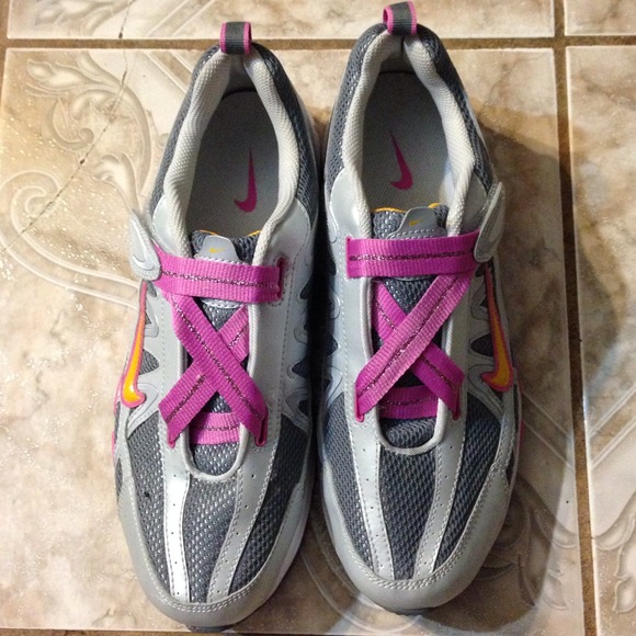 🚫SOLD🚫 Nike Strap Running Shoes