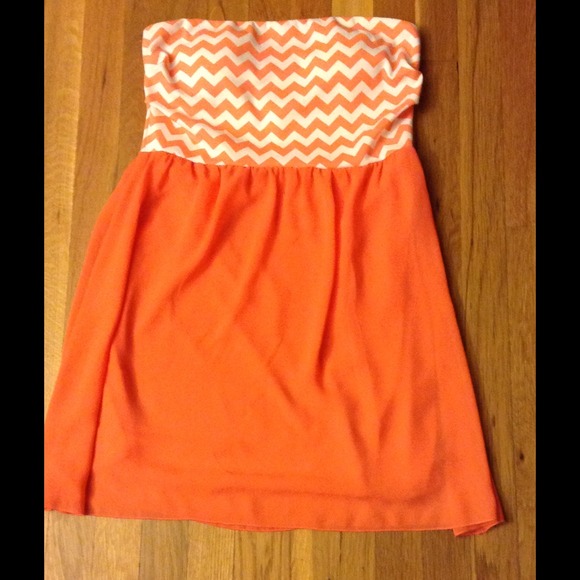 Dulce Carola Dresses & Skirts - ✨REDUCED PRICED ✨ Coral Chevron Tube Dress