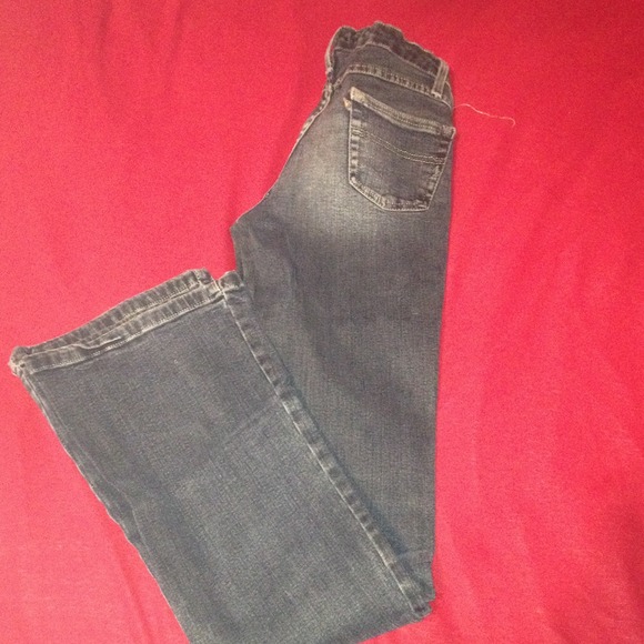 Low waist black jeans.