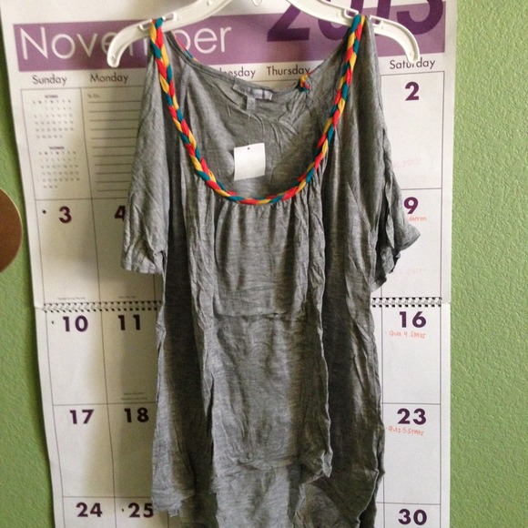 Cute loose cold shoulder top NWT