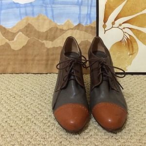 Tri-colored oxford heels