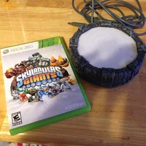 Skylander giants with portal of power