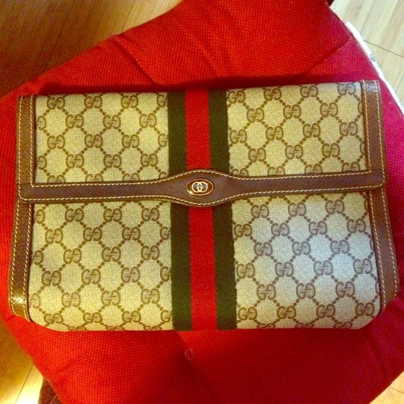 💖 possibly selling Vintage Gucci Clutch 💖
