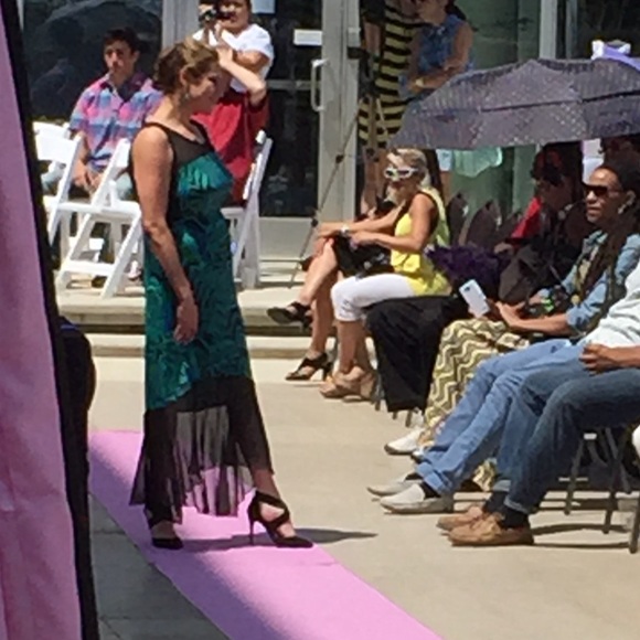 👑#19 & 20 Black & Emerald Long Dress/Small (CLEARANCE) - Picture 5 of 10