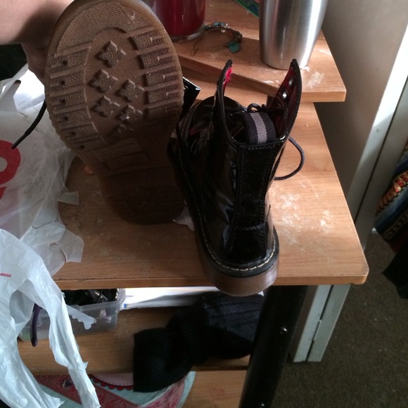Shiny black combat boots - Picture 3 of 4
