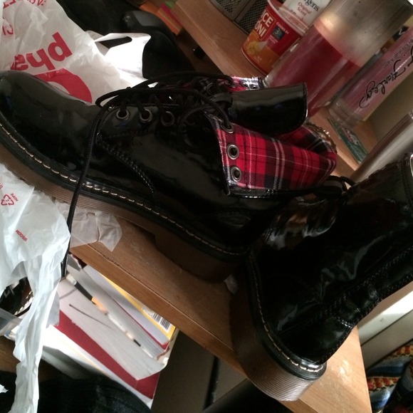 Shiny black combat boots - Picture 4 of 4