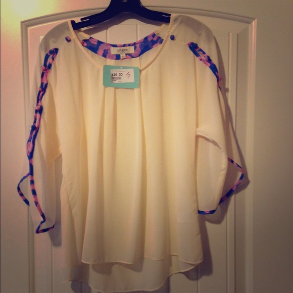 🚫🚫SOLD🚫🚫Ohlala top new with tags