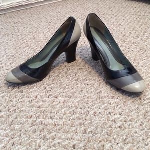 Kenneth Cole Tri-color pump