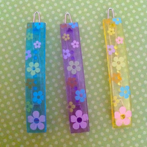 Accessories - 🔷Bundle of 3 Flower Hair Clips