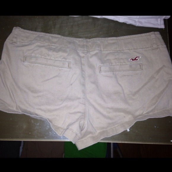 Hollister khaki shorts. 5/27 - Picture 2 of 3