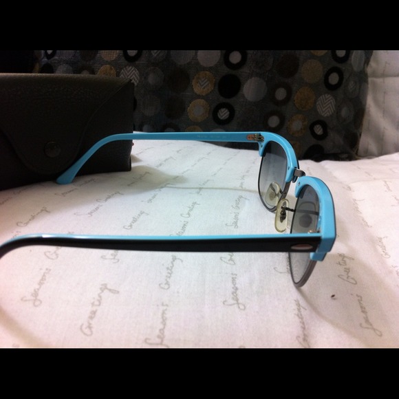 Chic Ray Ban Sunnies!!