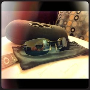 Women's sporty Oakley sunglasses!