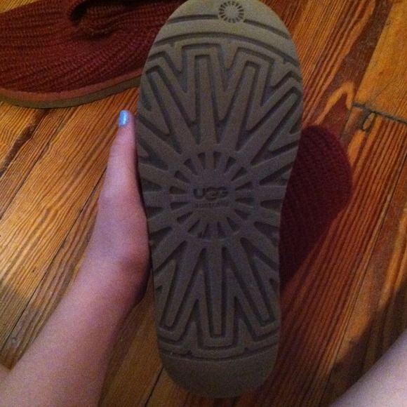 *SOLD*💓SALE $85💓Maroon Cardi Uggs - Picture 3 of 3