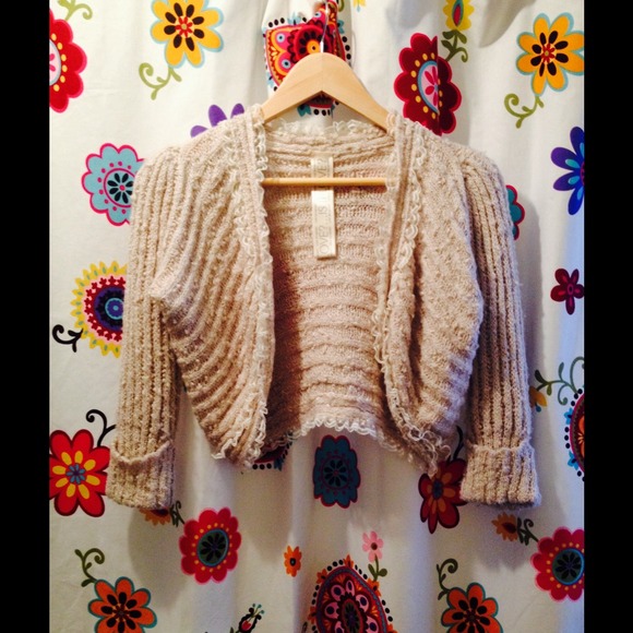 🔐🔐🔐 BUNDELED Creamy beige boucle shrug sweater