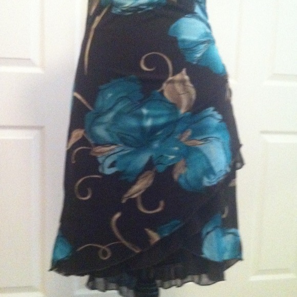 🚫SOLD🚫Sexy Halter Dress! - Picture 2 of 4