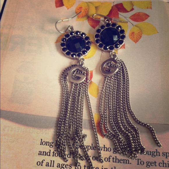 🚫🚫SOLD🚫🚫Guess earrings