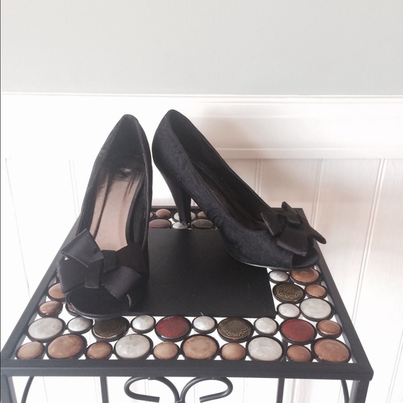 Gorgeous Black Heels!!