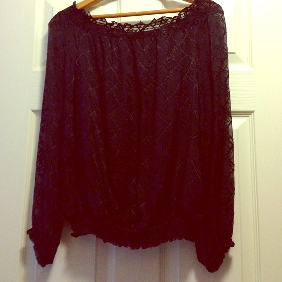 SOLD ‼️White House black market  top