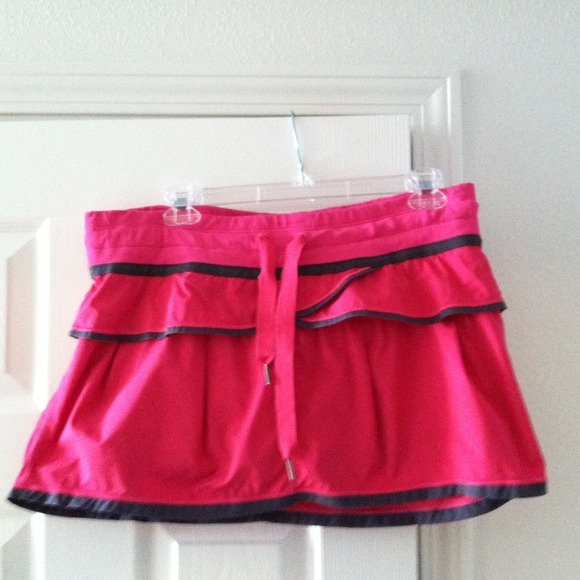 EUC Lululemon sz  10 Pink and grey running skirt